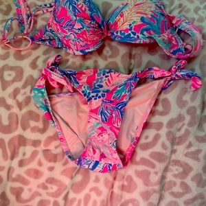 Lilly Pulitzer swimsuit size 2 top and size 0 bottoms asking $25